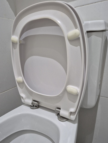 Asiento Tapa Inodoro Adaptable Monaco Ariel Urea Caída Lenta Blanco - Imagen 5